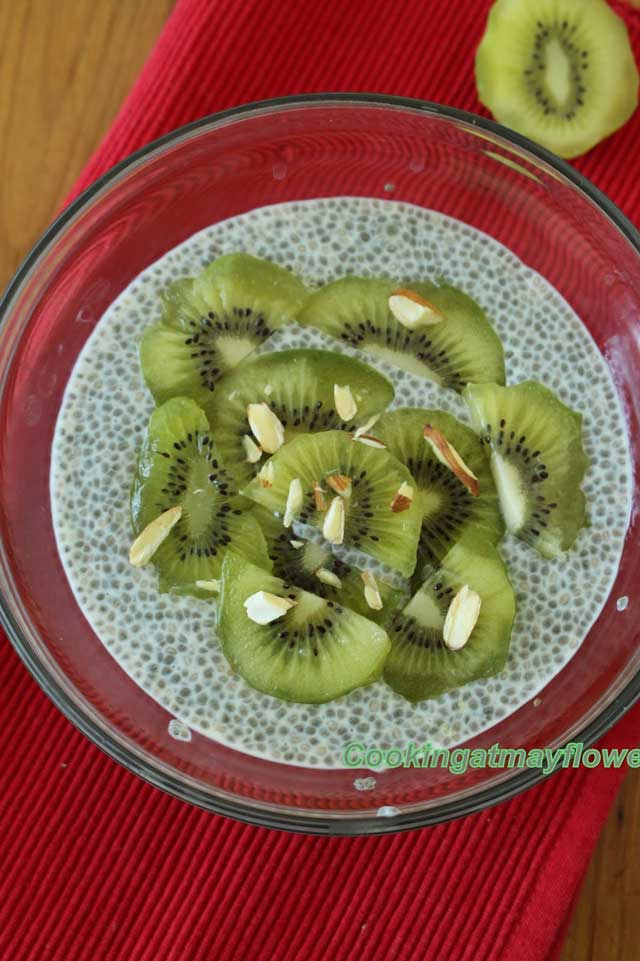 chia pudding with kiwi